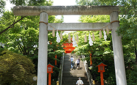 穴八幡宮